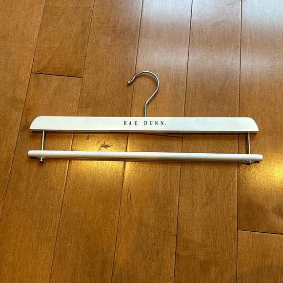 *SALE* NWOT Rae Dunn Blanket Hanger - Picture 1 of 2